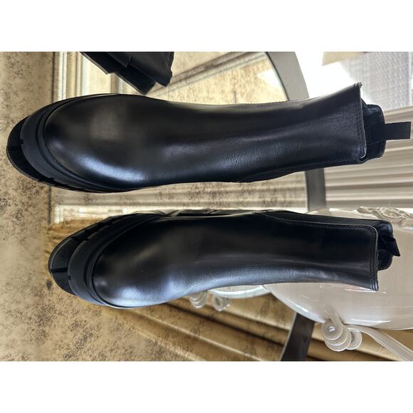 PRADA BLACK Leather Double Gore Lug Sole Chelsea Ankle Boots EU 40 US 9 - Picture 7 of 9